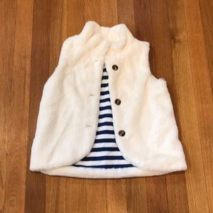 Hanna Andersson faux fur vest. Size 5 (110 cm).